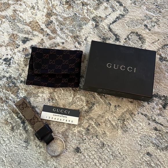 Gucci - Picture 2 of 4